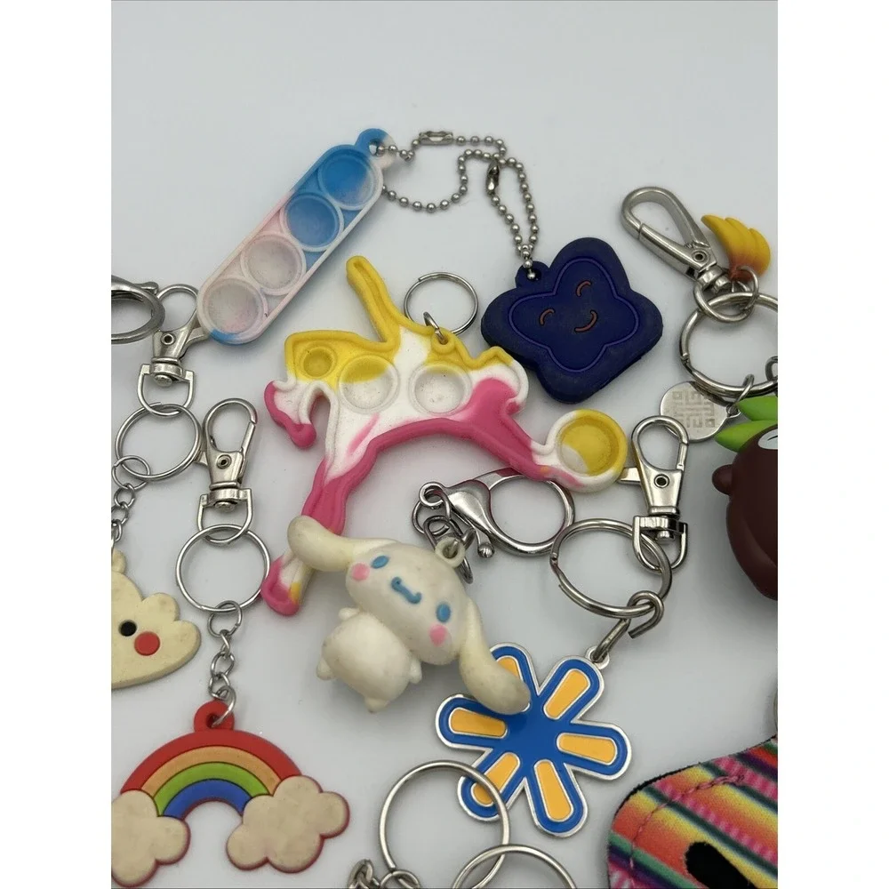 Youth backpack clips‎ or keychains Lot Of 15